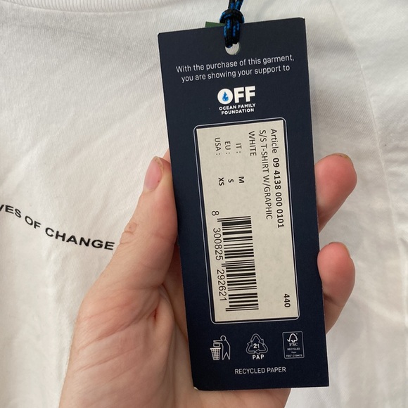 White tshirt - Picture 3 of 4